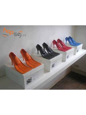 Fins with heels